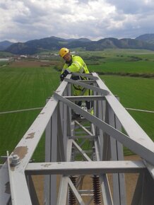 Doťahovanie skrutiek na 400KV stožiaroch