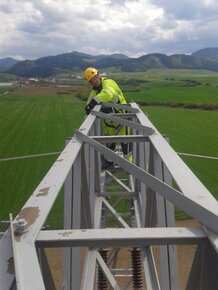 Doťahovanie skrutiek na 400KV stožiaroch