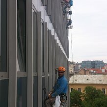 Šparovanie okien na budove MPsSVRSR