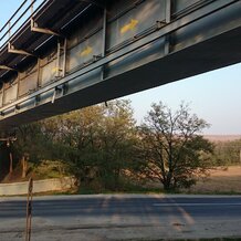 Striekanie železničného mostu Kľačany